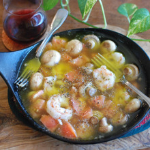 おうちバル☆海老とマッシュルームとトマトのアヒージョ♪