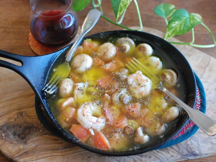 おうちバル☆海老とマッシュルームとトマトのアヒージョ♪