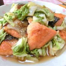 オイスターソースと塩で美味しい♪ 鮭と白菜の中華炒め煮