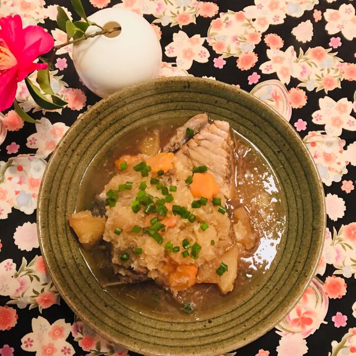 びんちょうマグロのカマでみぞれ煮