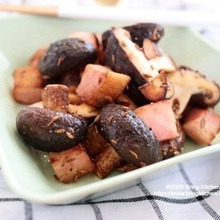 しいたけとクミンの出会い♡しいたけとベーコンのクミン炒め