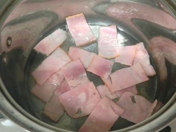 1.ベーコンを炒める