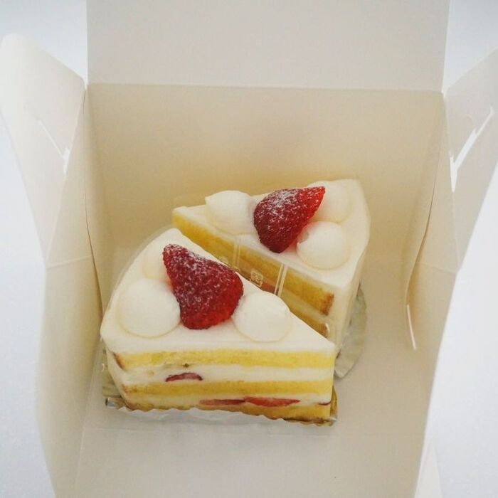 【before】 購入した苺ショートケーキ