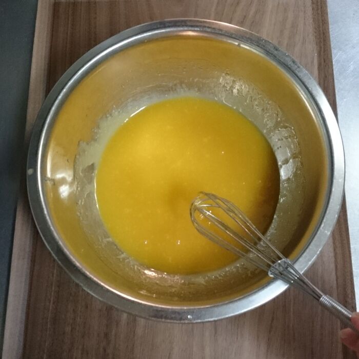 材料を混ぜる