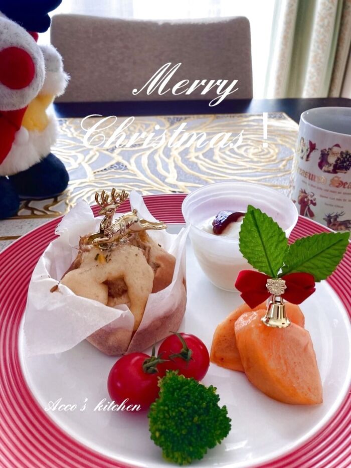 ホットケーキミックスで焼いたパンでクリスマスのプレート🎄