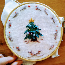 クリスマスのオリジナルデザインを刺繍で♪