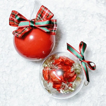 ガチャのカプセル&球状のオーナメントを利用してラッピングに