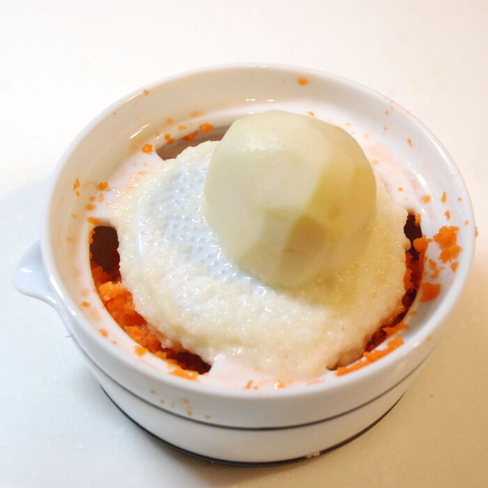 じゃがいもをすりおろします