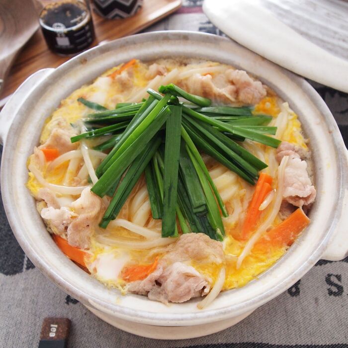 ちょい足ししても、そのままでもおいしい!ひとり鍋うどん「にら玉鍋うどん」