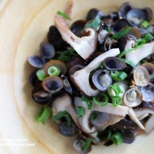 フライパンに放り込んで終了★しいたけとしじみの酒蒸し