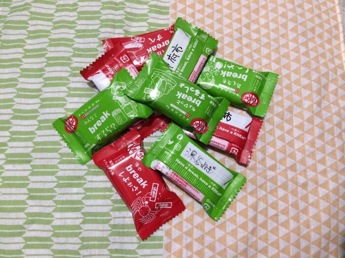 方言付き菓子で手作りカルタ