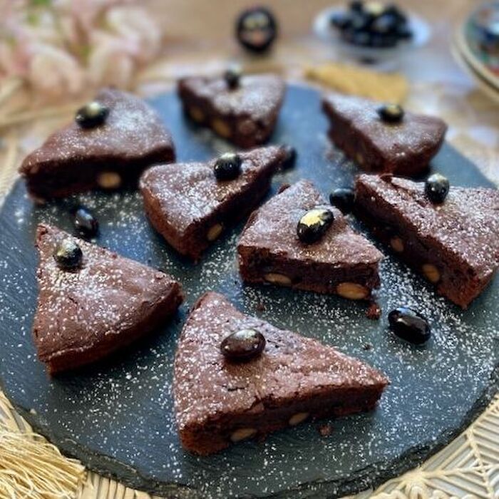 混ぜるだけの黒豆入りの濃厚チョコレートケーキ