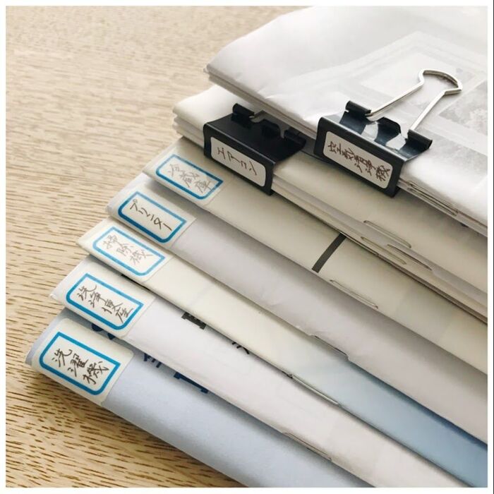 探しやすい工夫はシールとWクリップ