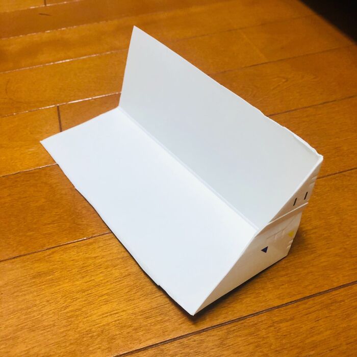 ポイントは底を三角にカットすること