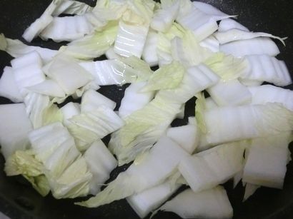 1.白菜を炒める