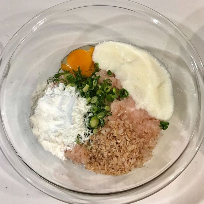 つくねのタネを作る。