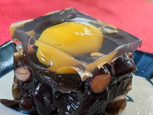 黒豆煮で寒天寄せ