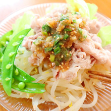 おろしポン酢ドレッシング掛け冷しゃぶサラダ