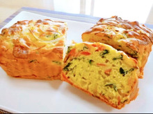 【ホットケーキミックスで!】ベーコンと玉ねぎの簡単ケークサレ♪