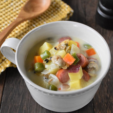 水煮缶で手軽に♪野菜たっぷりクラムチャウダー