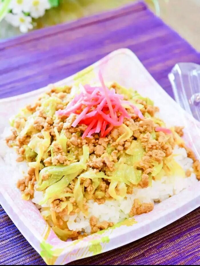 【生姜焼き味】ひき肉キャベツ丼♪