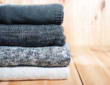 100円アイテムで解決!かさばるニット&冬アイテムを乱れずコンパクトに収納♪