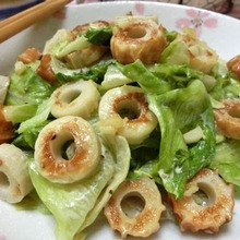 レタス大量消費に☆ 香ばしやみつき♪ レタスとちくわのにんにくマヨ醤油炒め