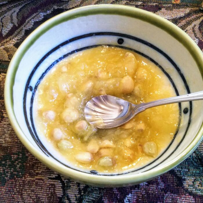 ③スプーンで軽く潰し混ぜる(薄皮は溶けて果実と混ざります)