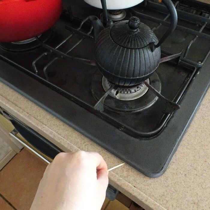 気になる隙間汚れにつまようじが便利!