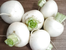 かぶの茎の間に入っている土を簡単にとる方法☆