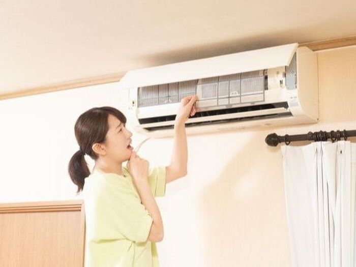 【決定版】エアコン掃除のやり方│自分でやる簡単な方法・プロに依頼するメリットを徹底解説