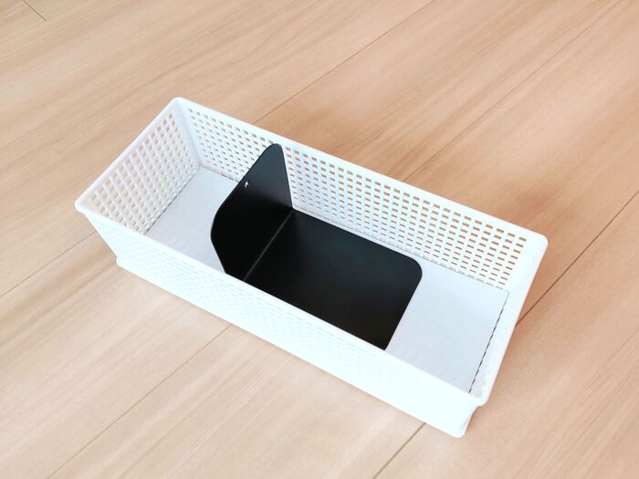 スチール製のブックエンドをセットします♪