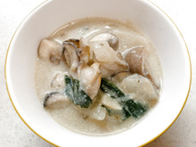 野菜たっぷり牡蠣の豆乳シチュー