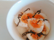 簡単おつまみ☆茹で卵の塩昆布和え