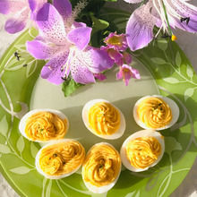 これが置かれたら主役を取られてしまいそうです!スタッフドエッグ