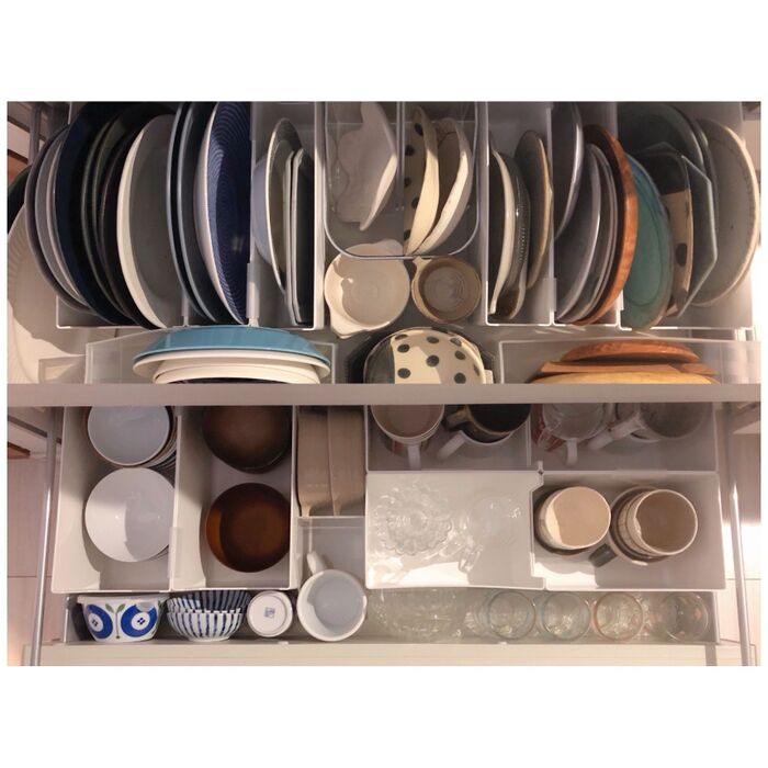 整理ケースを使った食器収納方法。