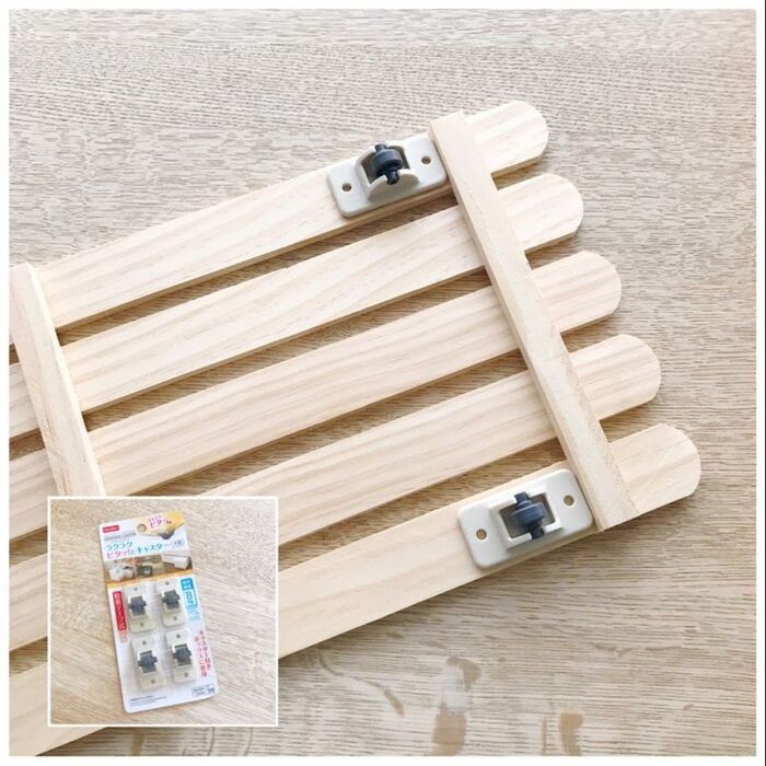 すのこの裏にキャスターを貼り付けます