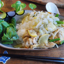 【アジアン風】豚こまとにんにくの芽ともやしの卵とじ丼♪