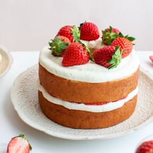 いちごのネイキッドケーキ。バームクーヘンで簡単スイーツ!