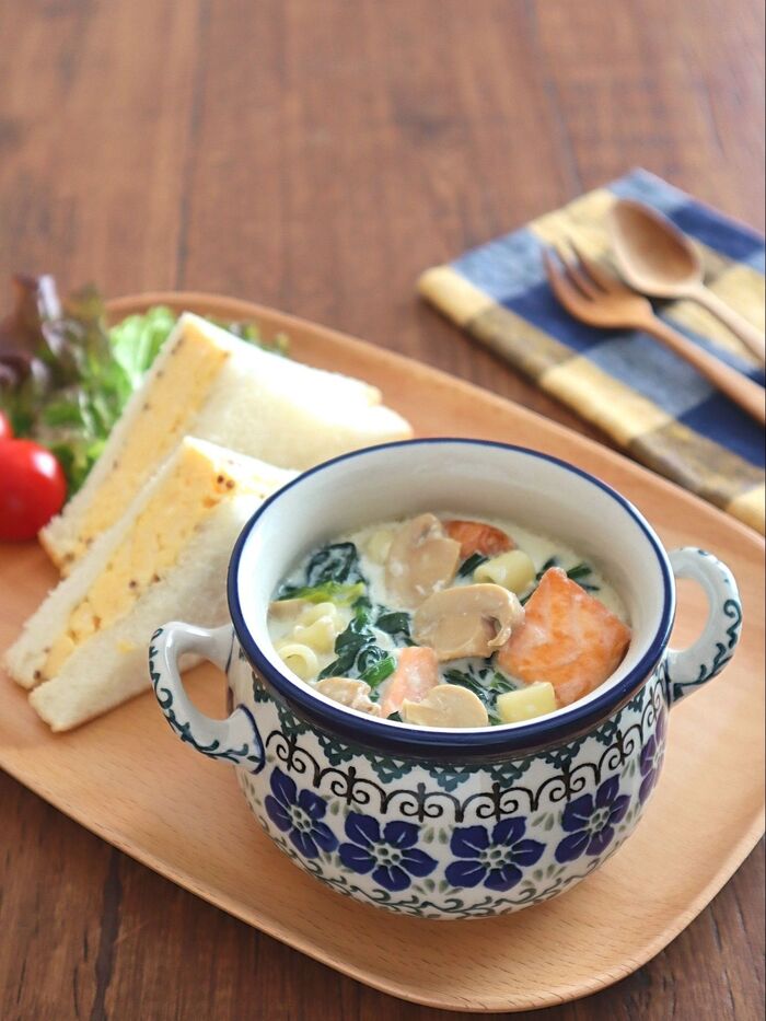 食べるスープ♪ほうれん草とサーモンのクリームスープパスタ