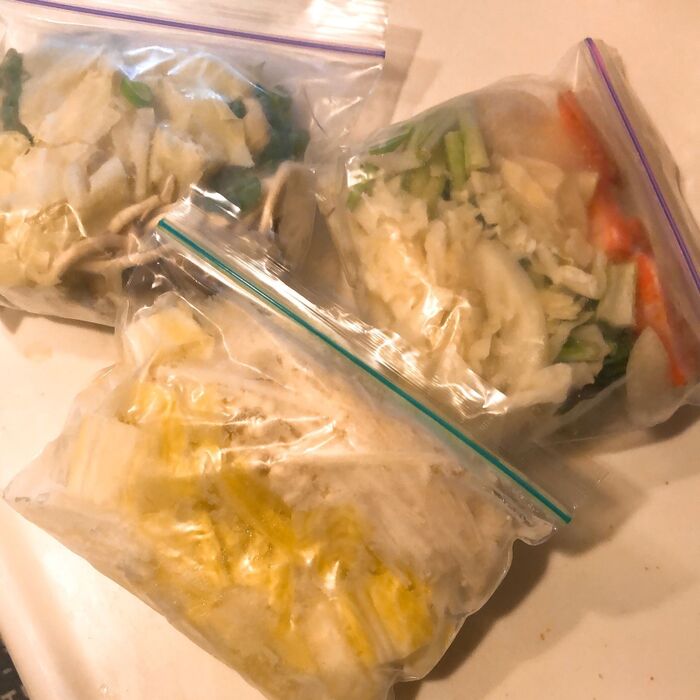 お味噌汁の具に最適!野菜を切る「ついで」冷凍で食品ロスを減らしちゃおう