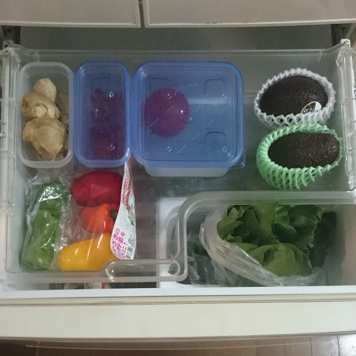 野菜庫にもコンテナーを使用。