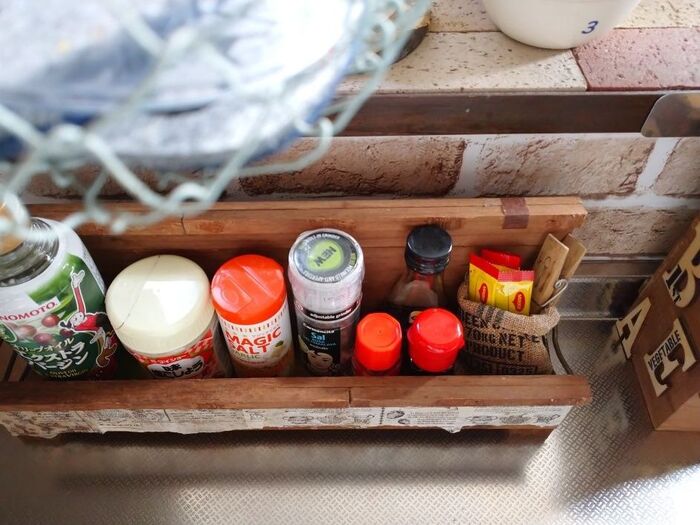 簡単!100均すのこDIY!すのこピッタリ2枚で我が家の定番調味料収納ラック!