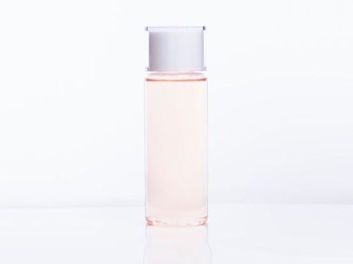 頑固な油のシミはクレンジングオイルで落とす