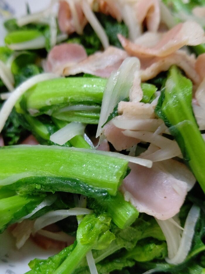 菜花と大根の皮のベーコン炒め