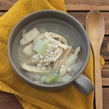 からだポカポカ。温めるだけ!ささみともち麦で簡単参鶏湯風【下味冷凍レシピ】