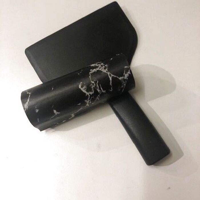 マスキングテープをきれいに貼るために、卵焼き器付属の手持ちのスパチュラが大活躍!