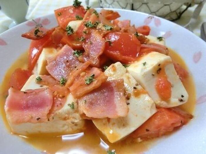 ヤバうまです♪ トマトと豆腐とベーコンのバター醤油炒め