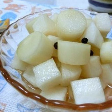 手がのび~る♪ ウドと大根のピクルス