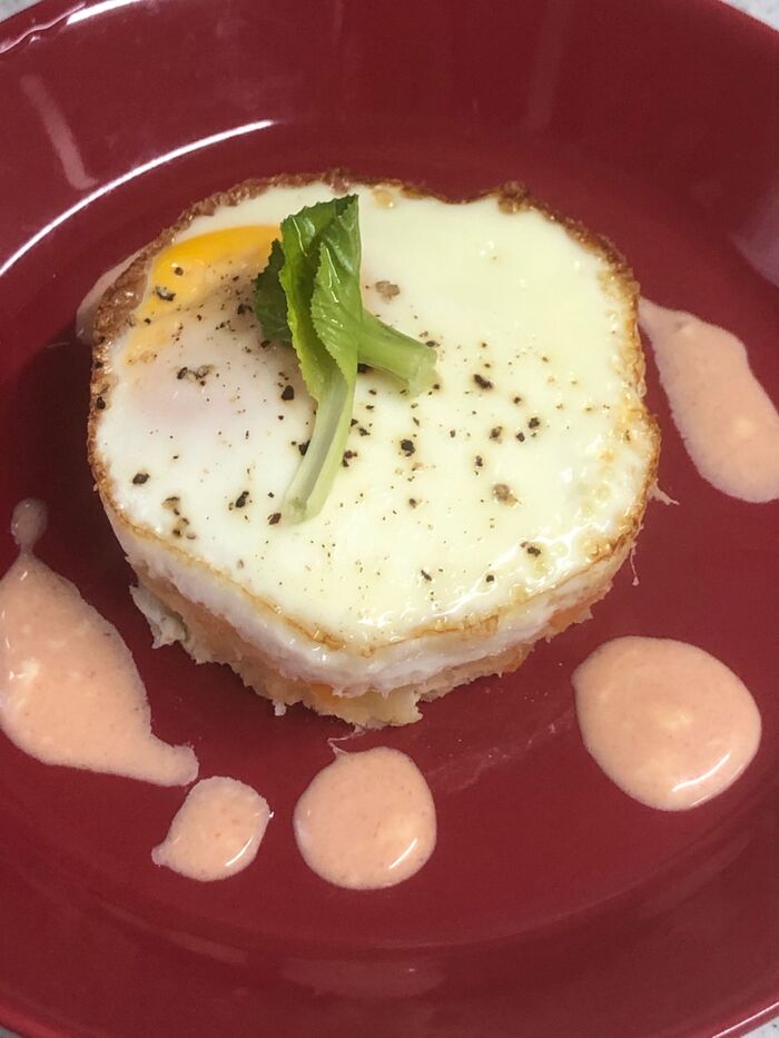 目玉焼きとポテサラ